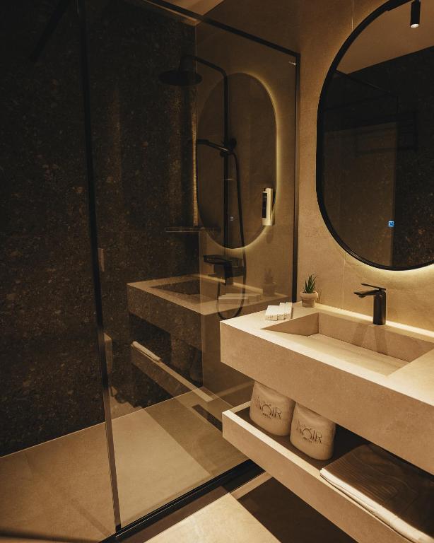 Bathroom with rainfall shower and stone finishes